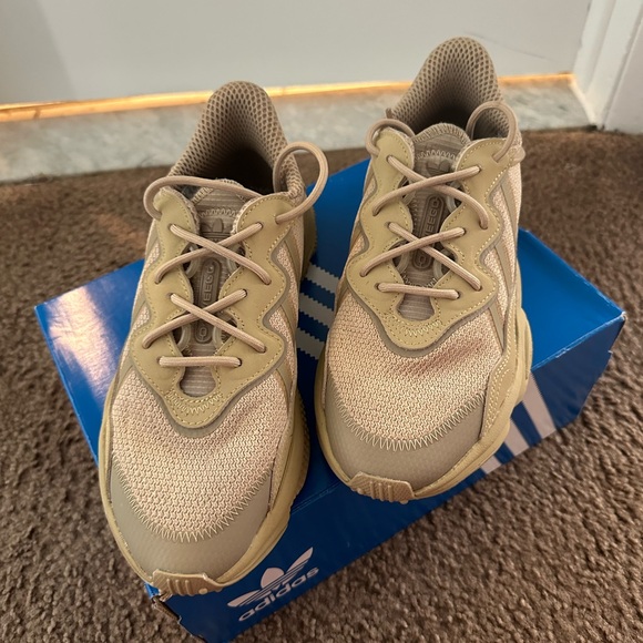 Adidas Ozweego - Picture 1 of 3